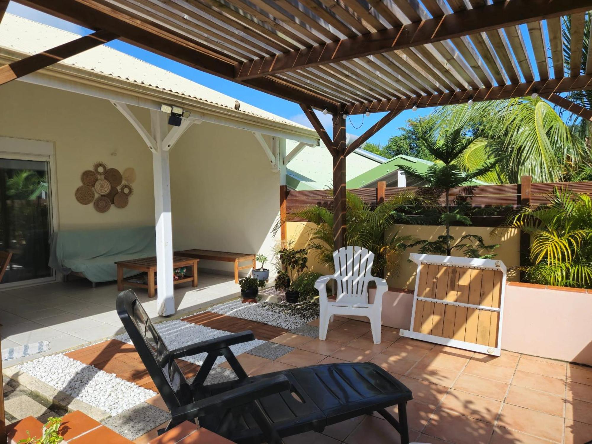 Maison Charmante A Sainte-Anne Avec Jardin Et Pergola En Bois. Luaran gambar